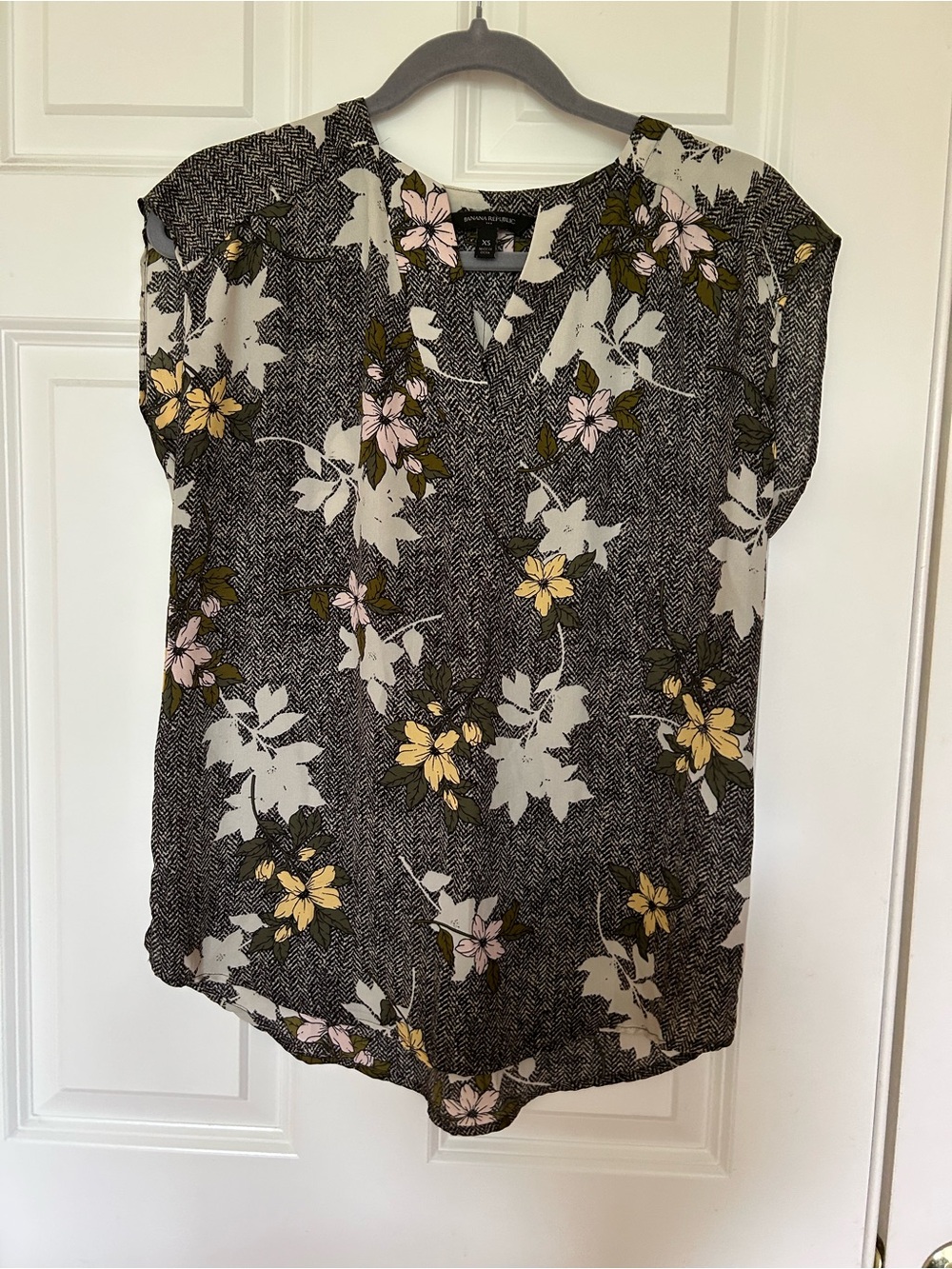 Banana Republic Black Floral Cap-Sleeve Blouse